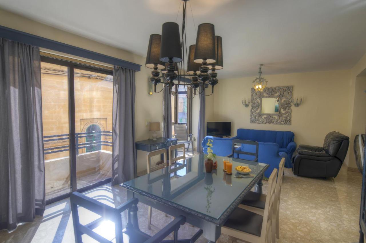 Large And Bright In The Centre Goslm-2 Apartment